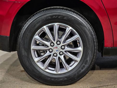 Used 2024 Buick Enclave Premium image 17