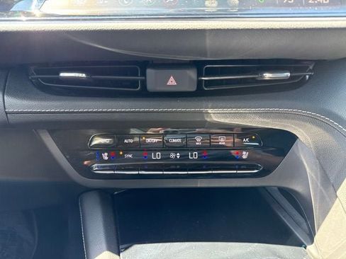Used 2021 Buick Envision Avenir AWD/4WD image 36