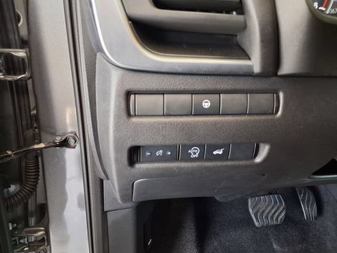 Used 2025 Nissan Rogue SV FWD image 24