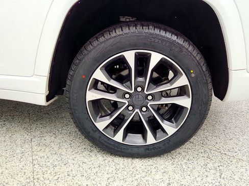 Used 2023 Jeep Grand Cherokee Overland w/ Adv Protech Group III image 9