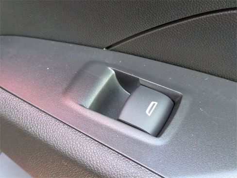 New 2026 Chevrolet Trax RS w/ Sunroof Package image 29