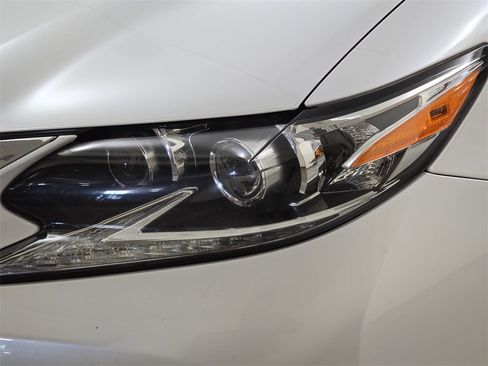 Used 2016 Lexus ES 350 w/ Luxury Package w/Wood Trim image 35