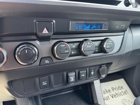 Used 2022 Toyota Tacoma TRD Off-Road AWD/4WD image 4
