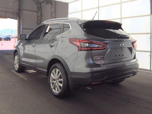 Used 2021 Nissan Rogue Sport SV FWD image 2