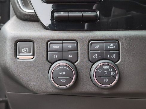 Used 2023 Chevrolet Silverado 1500 High Country w/ Technology Package AWD/4WD image 32