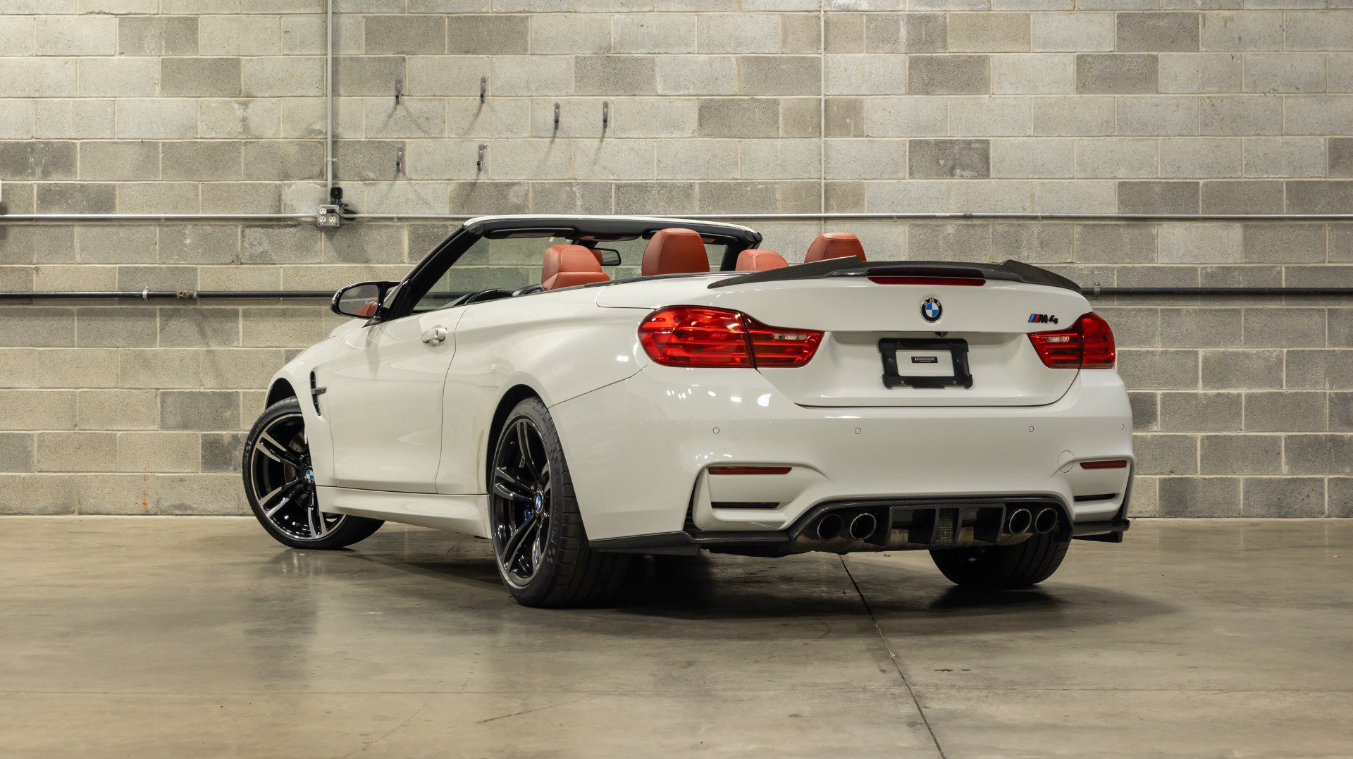 Used 2016 BMW M4 Convertible RWD image 9