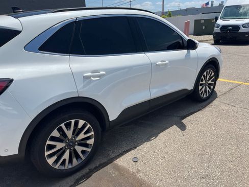 Used 2020 Ford Escape Titanium AWD/4WD image 17