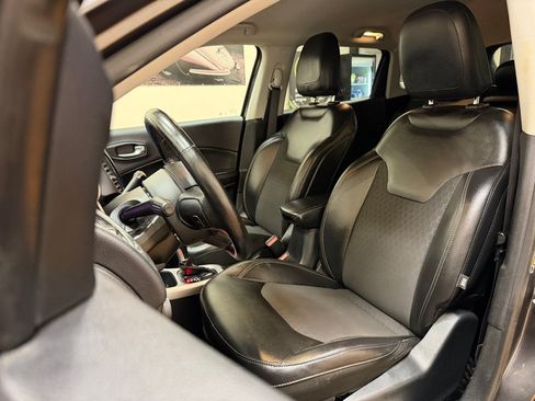 Used 2019 Jeep Compass Latitude w/ Cold Weather Group AWD/4WD image 15