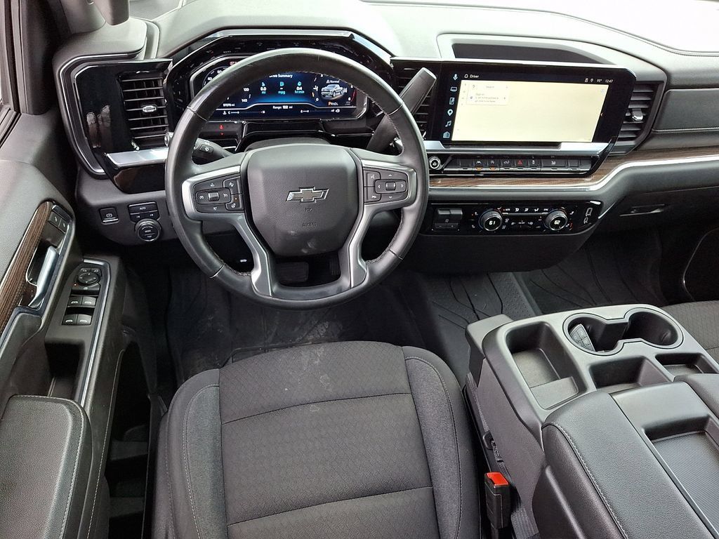 Used 2024 Chevrolet Silverado 1500 RST w/ Redline Edition AWD/4WD image 2