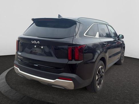 Used 2024 Kia Sorento S image 5