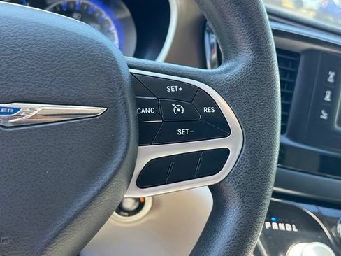 Used 2017 Chrysler Pacifica LX FWD image 22