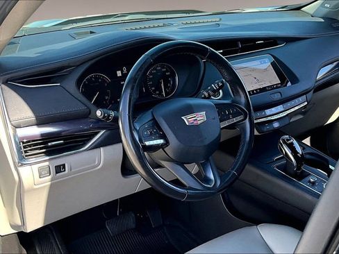 Used 2023 Cadillac XT4 Luxury image 13