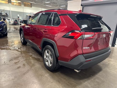 Used 2025 Toyota RAV4 XLE AWD/4WD image 5