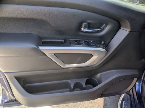 Used 2017 Nissan Titan SV AWD/4WD image 9