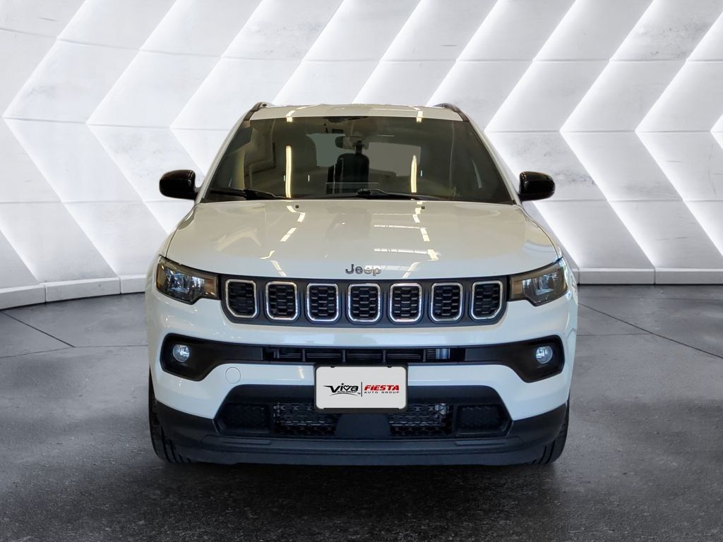 Used 2024 Jeep Compass Latitude AWD/4WD image 2