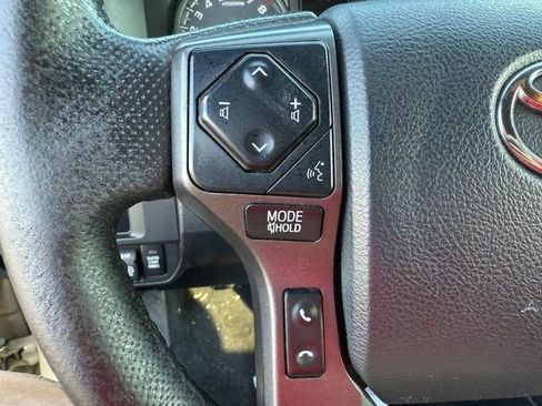 Used 2017 Toyota Tacoma TRD Off-Road w/ Tow Package image 19