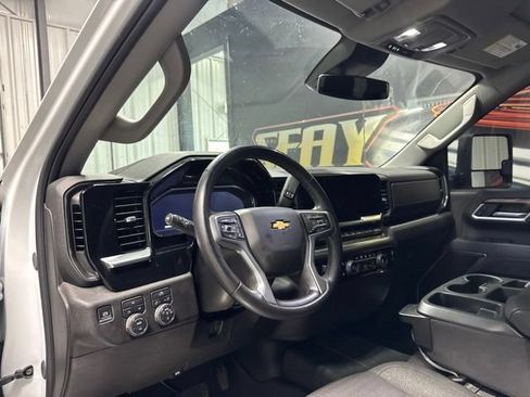 Used 2025 Chevrolet Silverado 2500 LT AWD/4WD image 5