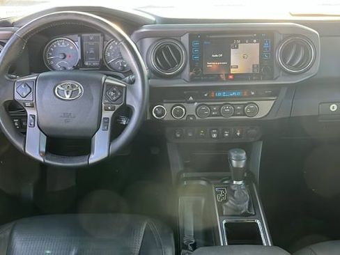 Used 2019 Toyota Tacoma TRD Off-Road AWD/4WD image 4