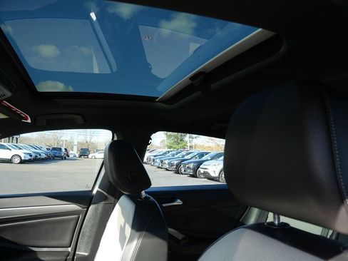 Used 2019 Volkswagen Jetta R-Line image 11