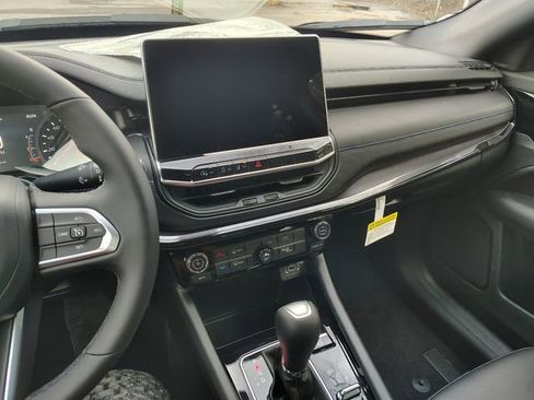 New 2026 Jeep Compass Latitude image 21