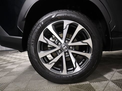 Used 2023 Toyota Corolla Cross XLE image 33