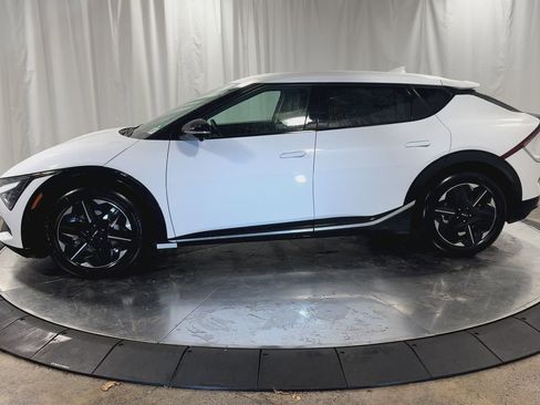 New 2025 Kia EV6 Wind image 7