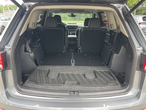 Certified 2023 Volkswagen Atlas SEL R-Line AWD/4WD image 8