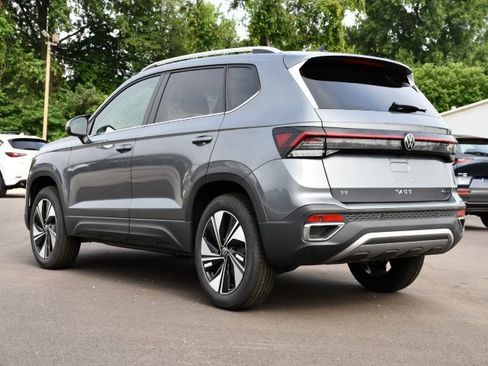 New 2025 Volkswagen Taos SE image 5