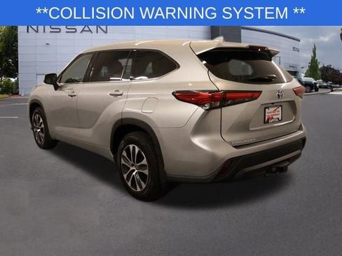 Used 2022 Toyota Highlander XLE image 4