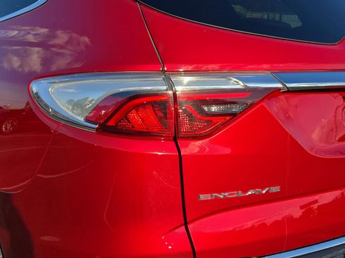 Used 2024 Buick Enclave Premium image 9