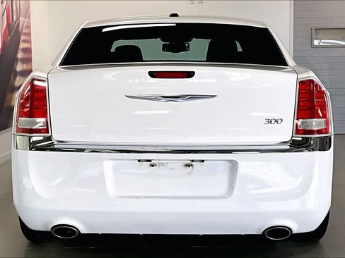 Used 2011 Chrysler 300 Limited image 5