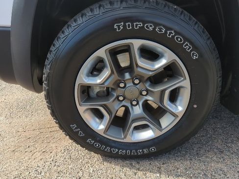 Used 2019 Jeep Cherokee Trailhawk w/ Cold Weather Group image 26