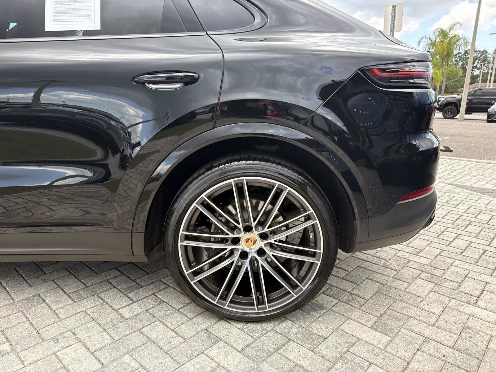 Used 2023 Porsche Cayenne Coupe AWD/4WD image 12