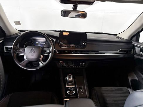 Used 2024 Mitsubishi Outlander SE image 12