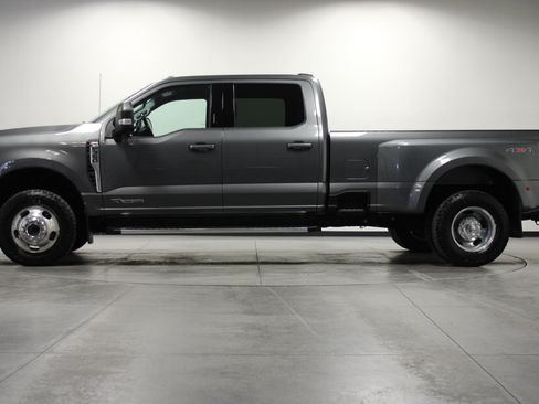 Used 2023 Ford F350 Lariat AWD/4WD image 7