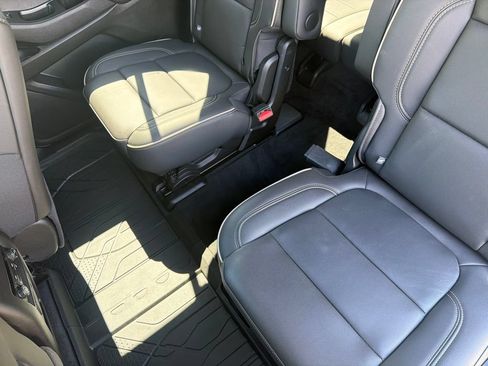 Used 2023 Chevrolet Traverse Premier AWD/4WD image 15