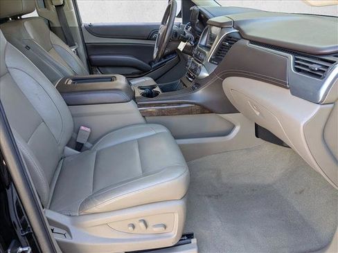 Used 2017 Chevrolet Suburban LT image 23