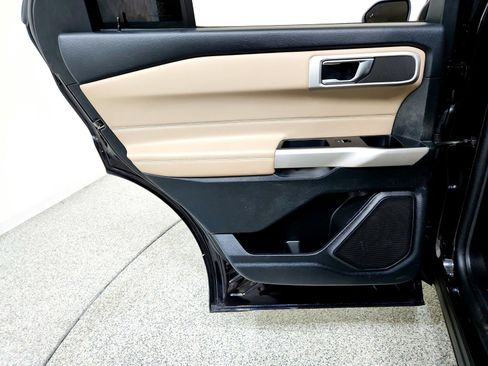 Used 2022 Ford Explorer XLT image 19