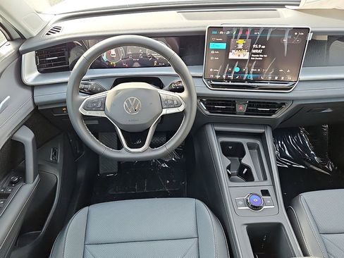 New 2026 Volkswagen Tiguan SE image 8