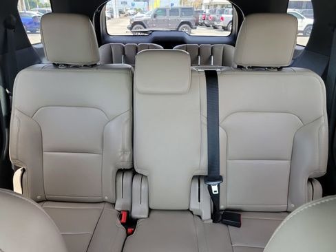 Used 2019 Ford Explorer XLT w/ Equipment Group 202A FWD image 16