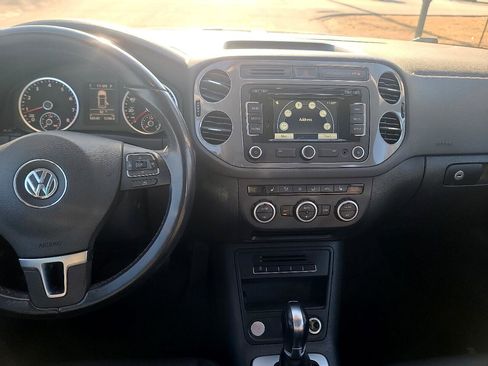 Used 2014 Volkswagen Tiguan SEL image 17