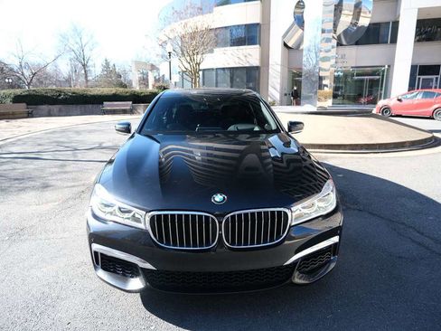 Used 2017 BMW 750i xDrive image 3