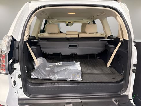 Used 2022 Lexus GX 460 Premium w/ Premium Plus Package AWD/4WD image 40