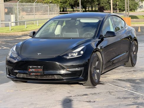 Used 2023 Tesla Model 3 Standard Range RWD image 5