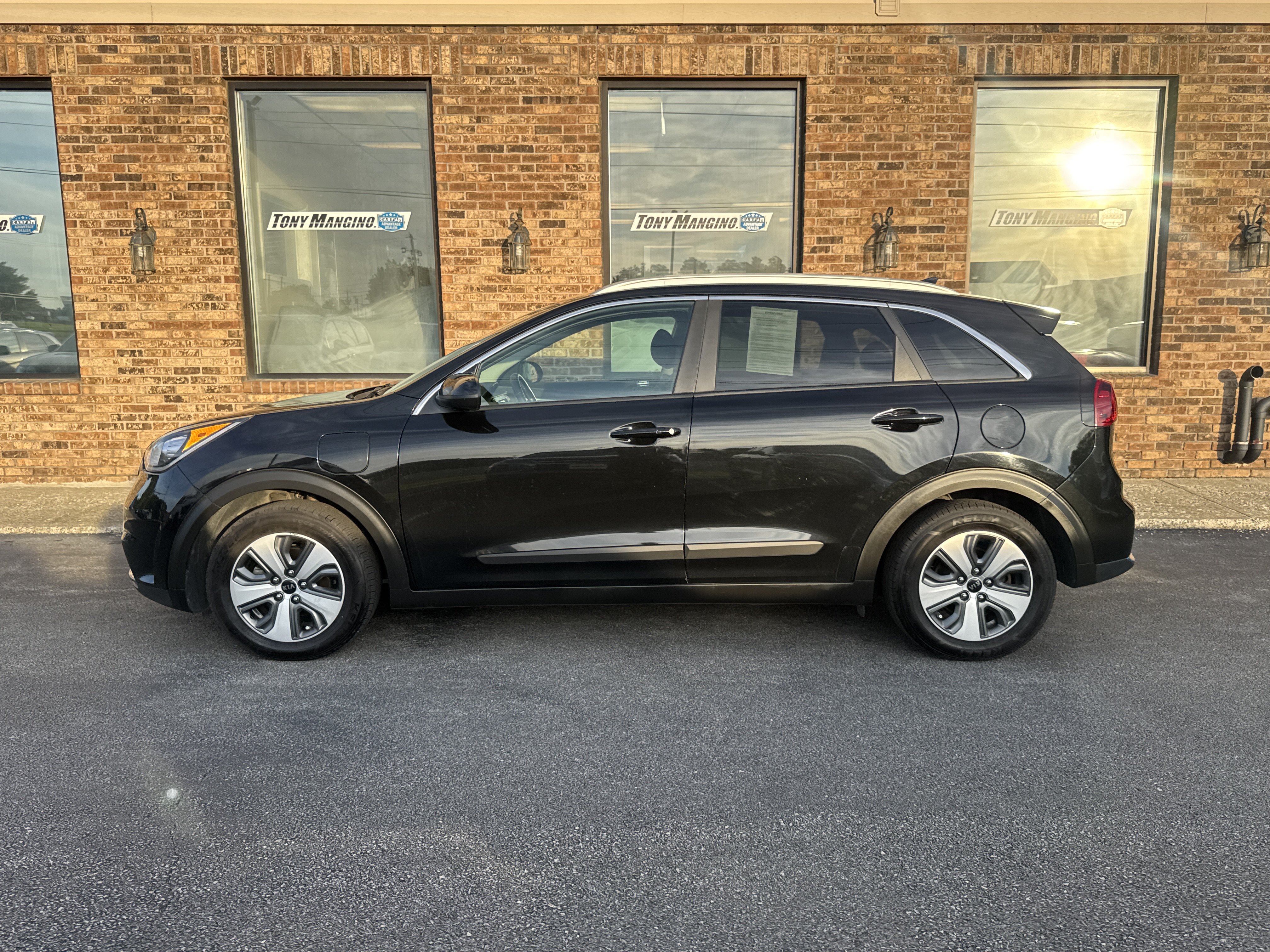 Used 2019 Kia Niro LX FWD image 2