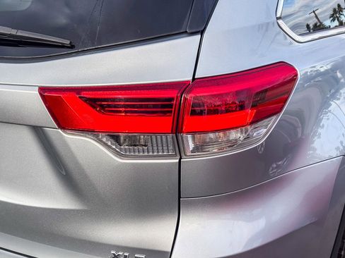 Used 2019 Toyota Highlander XLE image 8