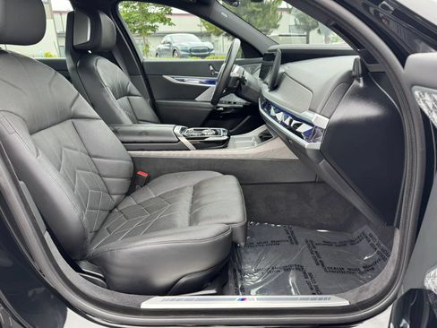 Used 2023 BMW i7 xDrive60 AWD/4WD image 29