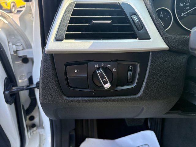 Used 2016 BMW 320i xDrive Sedan AWD/4WD image 17