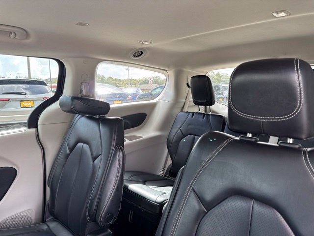 Used 2023 Chrysler Pacifica Touring-L FWD image 21