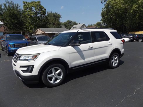 Used 2016 Ford Explorer XLT AWD/4WD image 1